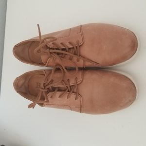 Women's Born Tan Oxford size 6.5